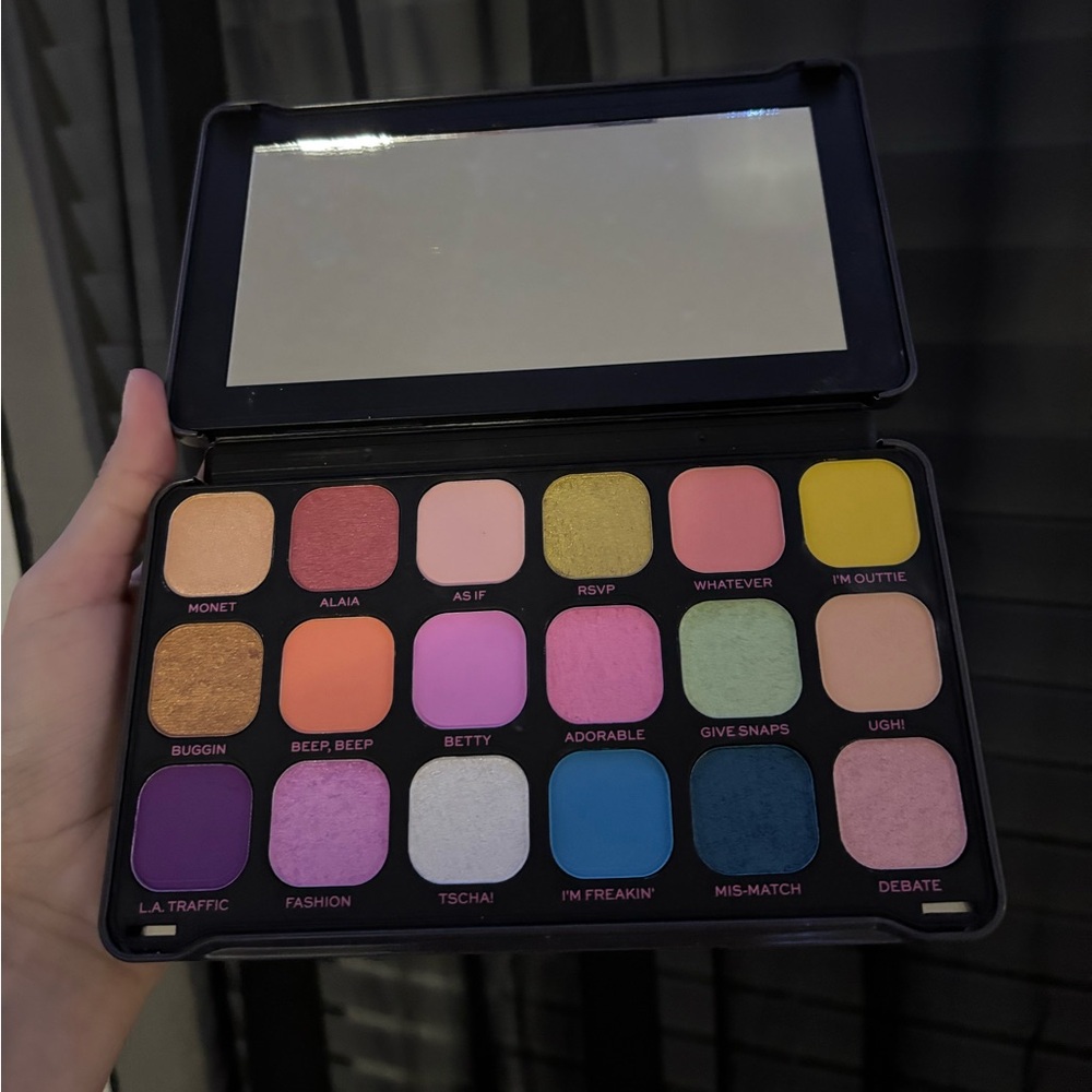 CLUELESS MAKEUP PALETTE